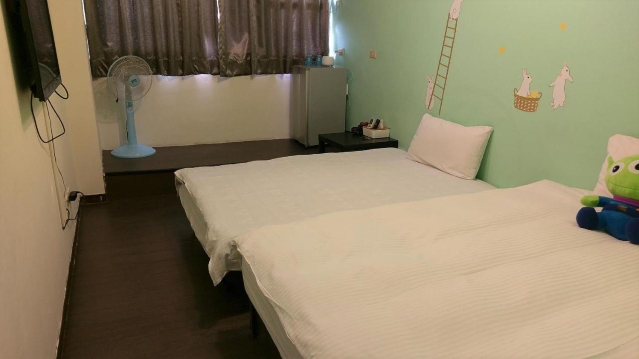 Happines Trip Inn Тайчжун Экстерьер фото